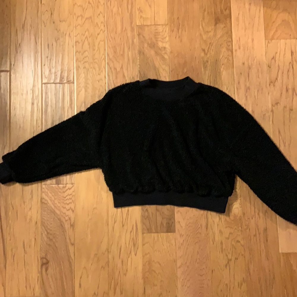Fabletics sz L crop sweatshirt - fuzzy